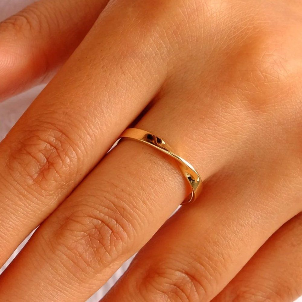 Gold Mobius Infinity Band Twist Ring - Picture 5 of 8